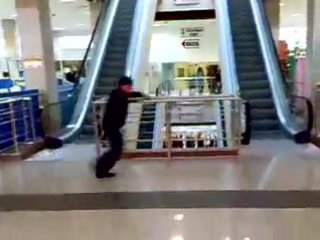 grandma vs escalator :d