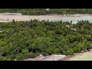 beach paraglider