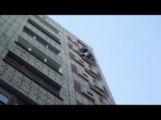 parkour in russian, 3 days after filming, he fell from the 24th floor to death fucking ///